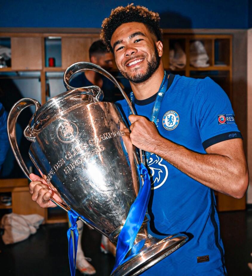 包含欧冠窗口期走向成谜，达拉斯独行侠调整名单，气氛紧张，训练强度明显提升的词条